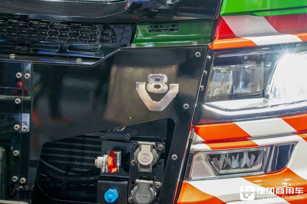 معرض IAA 2026: ملك الألف طن من سكانيا وصل! دفع 8x6 مع محرك V8 بقوة 770 حصاناً — مراجعة تفصيلية لجرار 770 S للنقل فائق الثقل