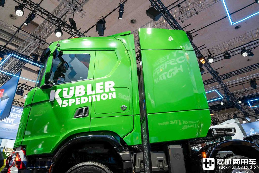 معرض IAA 2026: ملك الألف طن من سكانيا وصل! دفع 8x6 مع محرك V8 بقوة 770 حصاناً — مراجعة تفصيلية لجرار 770 S للنقل فائق الثقل