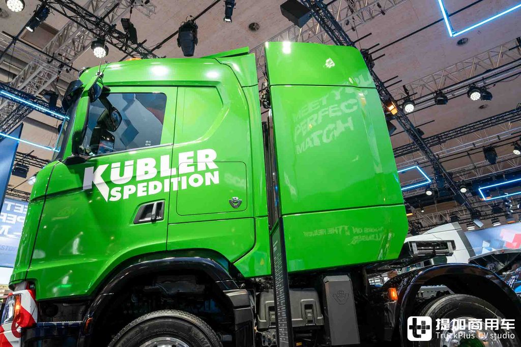 معرض IAA 2026: ملك الألف طن من سكانيا وصل! دفع 8x6 مع محرك V8 بقوة 770 حصاناً — مراجعة تفصيلية لجرار 770 S للنقل فائق الثقل