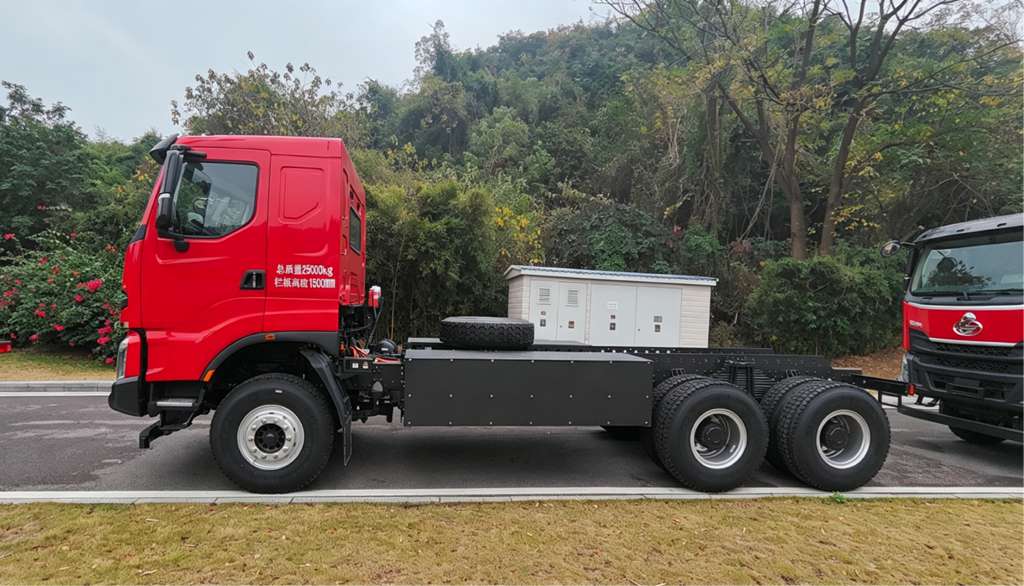 حلّت موجة شاحنات التفريغ ذات الطاقة الجديدة: شينغلونغ H7 6×4 تتقدم بثلاث قدرات جوهرية صلبة
