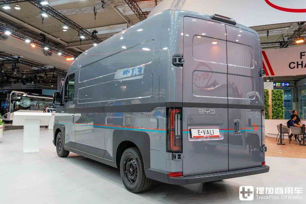 شاحنة BYD المغلقة النادرة في السوق المحلي؟ خيار الدفع الرباعي والتفريغ الخارجي — تجربة BYD E-Vali بالتفصيل