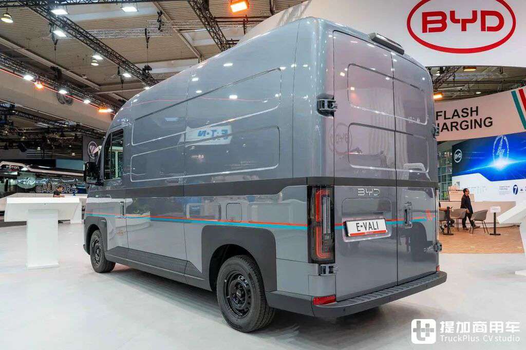 شاحنة BYD المغلقة النادرة في السوق المحلي؟ خيار الدفع الرباعي والتفريغ الخارجي — تجربة BYD E-Vali بالتفصيل